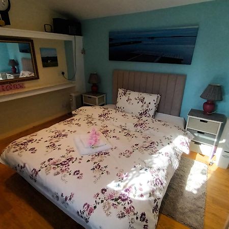 Private Suite In Oxfordshire, A40 Вітні Екстер'єр фото